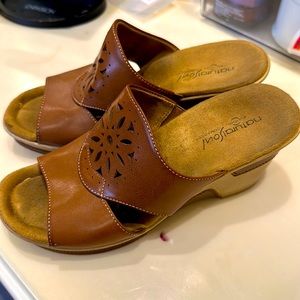 Natural soul wedge sandals